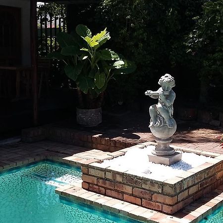 Bed and Breakfast Sounds Of The Sea East London Esterno foto