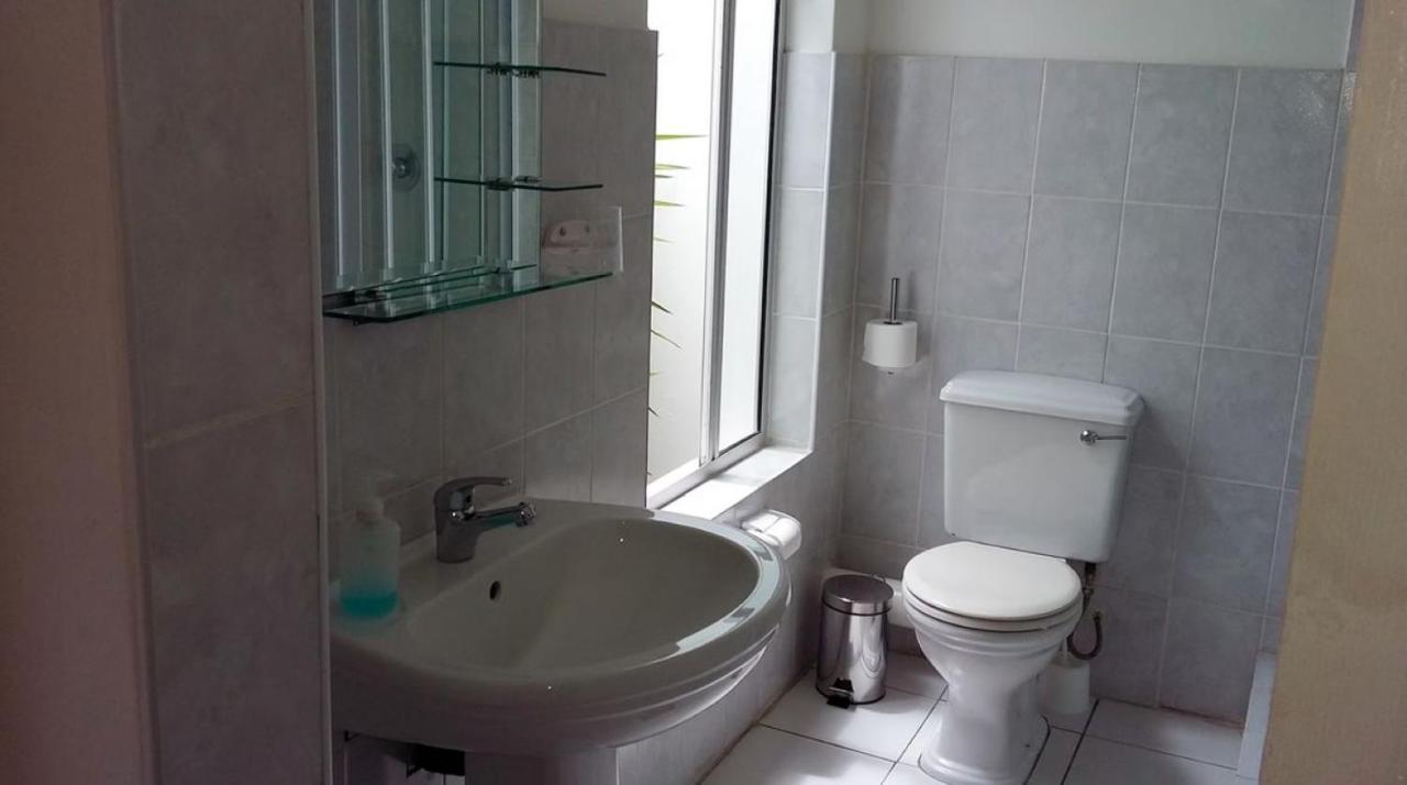 Bed and Breakfast Sounds Of The Sea East London Esterno foto